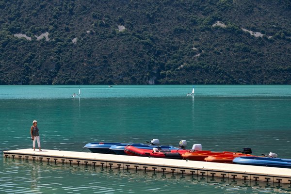 Quels sont les avantages des bains dérivatifs pour le bien-être féminin et comment les pratiquer correctement?