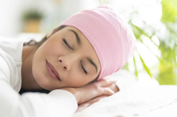 Quelle méthode pour arranger son foulard de manière créative et stylée?